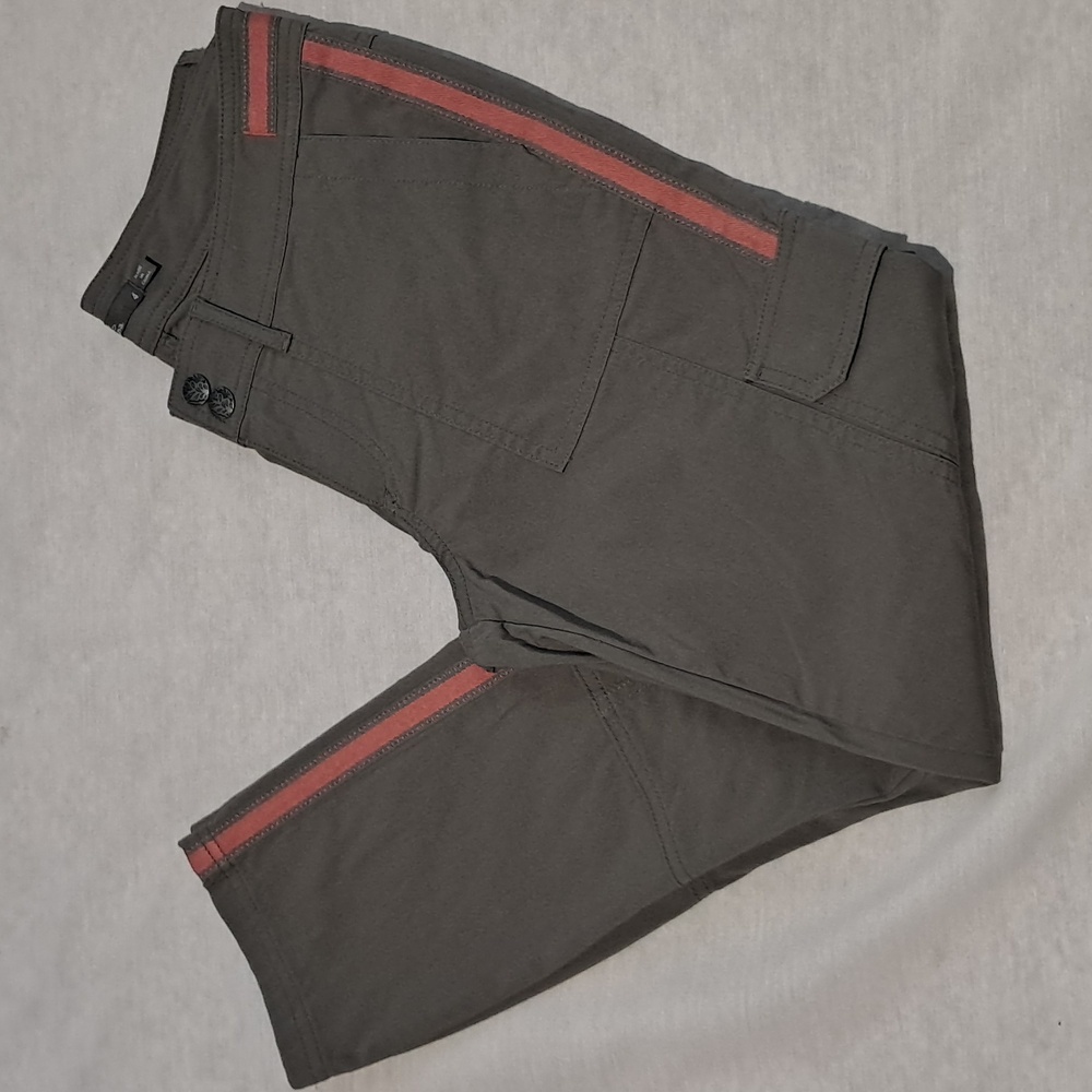 Prana Utility/Cargo Pant. Size 4. Khaki‎ Green with Pink.